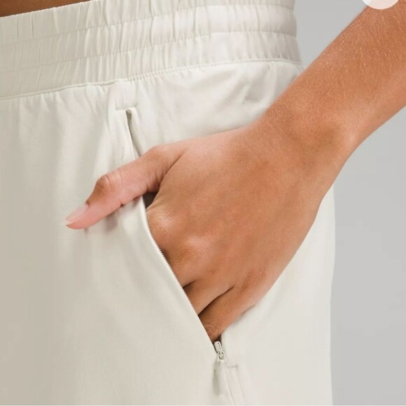 Lululemon Swift Mid-Rise Wide-Leg Pant in color bone size 2 new no tag - Picture 5 of 16